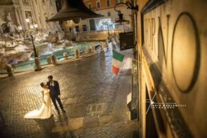 Ritratto romantico degli sposi di notte